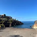 Sunny Vibes With Pool & Ocean Views Apartmán
