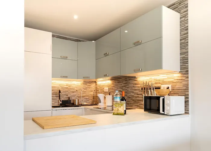 Lägenhet Sunny Vibes With Pool & Ocean Views