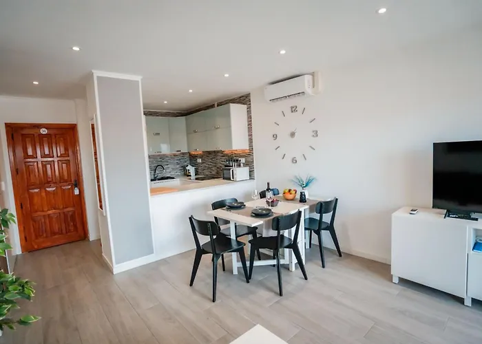 Lägenhet Sunny Vibes With Pool & Ocean Views *