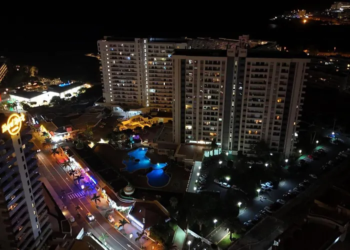 Sunny Vibes With Pool & Ocean Views * 아데제