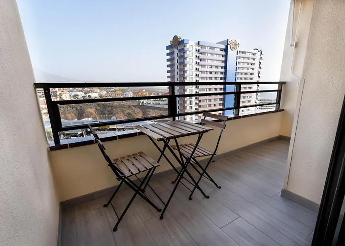 Sunny Vibes With Pool & Ocean Views 아파트 아데제