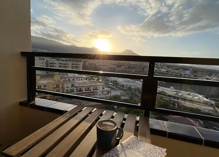 Sunny Vibes With Pool & Ocean Views 아데제