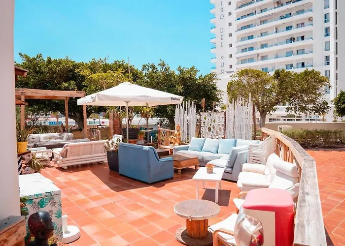 Sunny Vibes With Pool & Ocean Views * 아데제